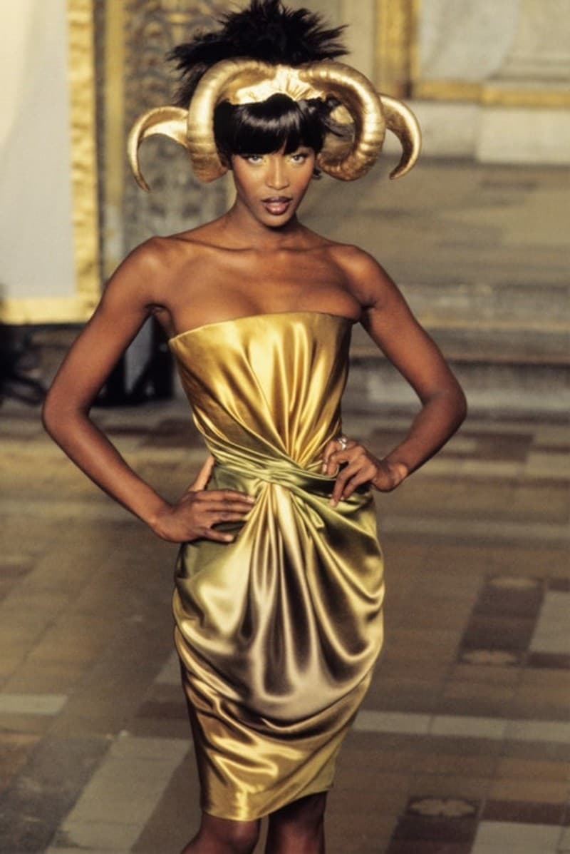 Naomi Campbell per Givenchy by Alexander McQueen, 1997