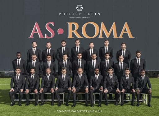 La squadra AS Roma indossa le divise firmate Philipp Plein