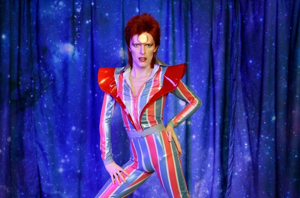 David Bowie nei panni di Ziggy Stardust.